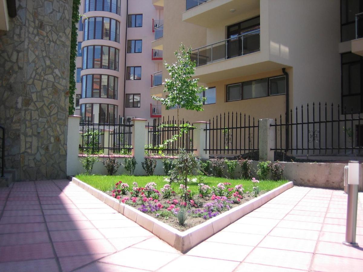 Chateau Del Mar Holiday Apartments Slântsjev Brjag Eksteriør bilde