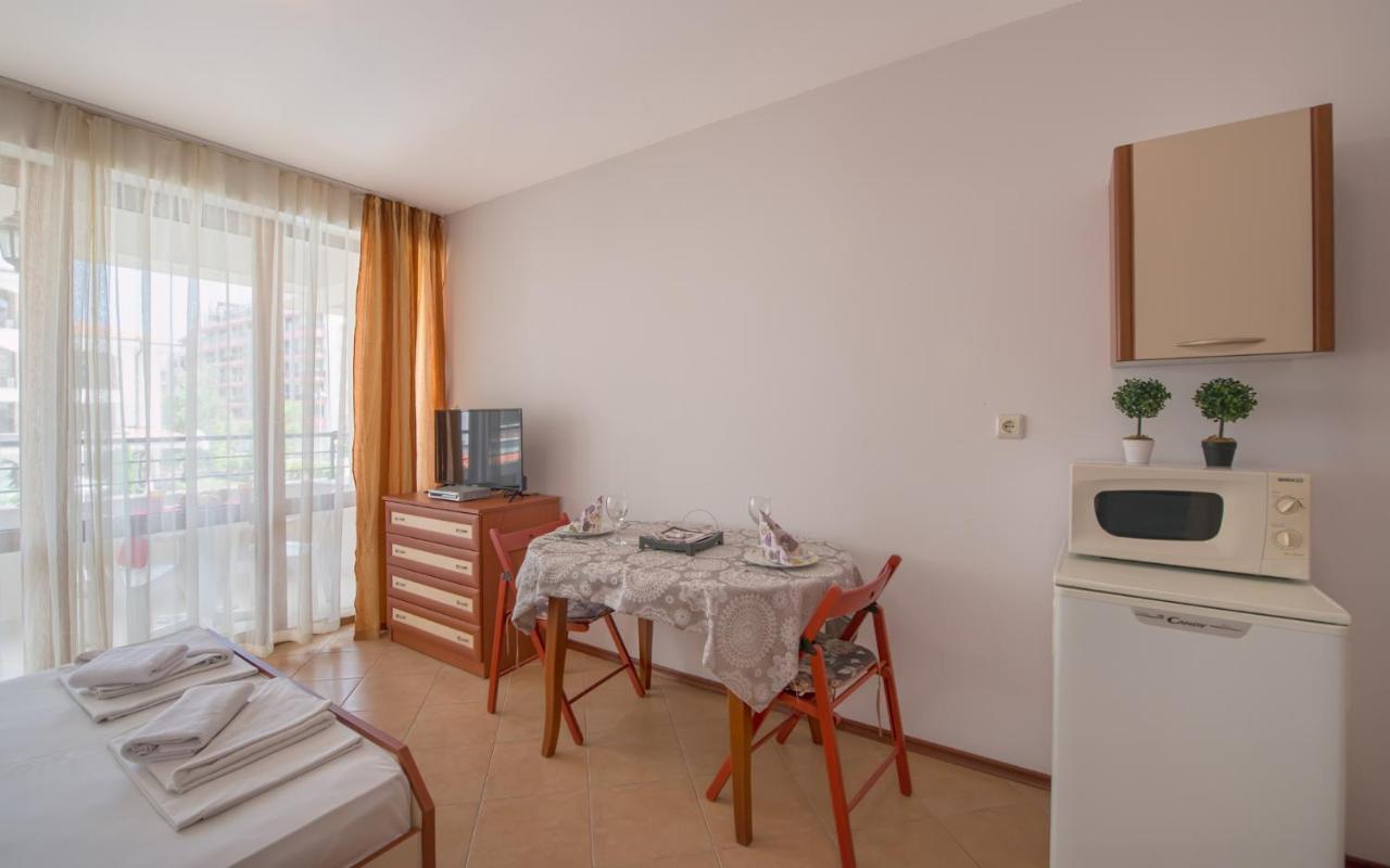 Chateau Del Mar Holiday Apartments Slântsjev Brjag Eksteriør bilde