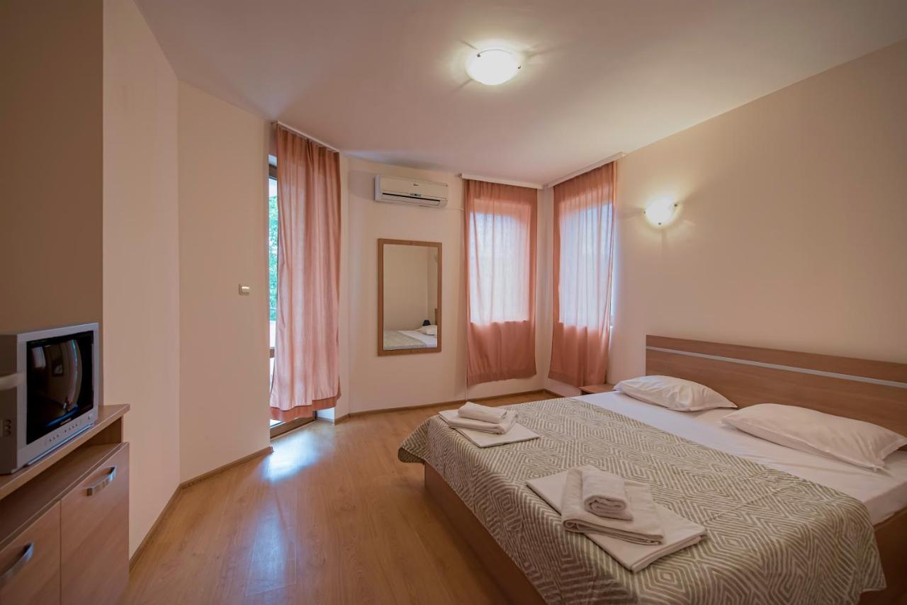 Chateau Del Mar Holiday Apartments Slântsjev Brjag Eksteriør bilde