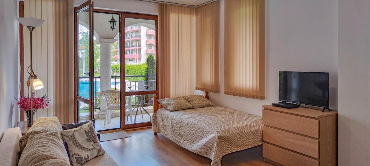 Chateau Del Mar Holiday Apartments Slântsjev Brjag Eksteriør bilde
