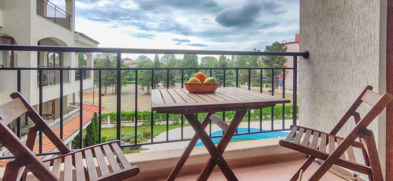 Chateau Del Mar Holiday Apartments Slântsjev Brjag Eksteriør bilde