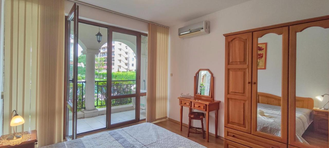 Chateau Del Mar Holiday Apartments Slântsjev Brjag Eksteriør bilde