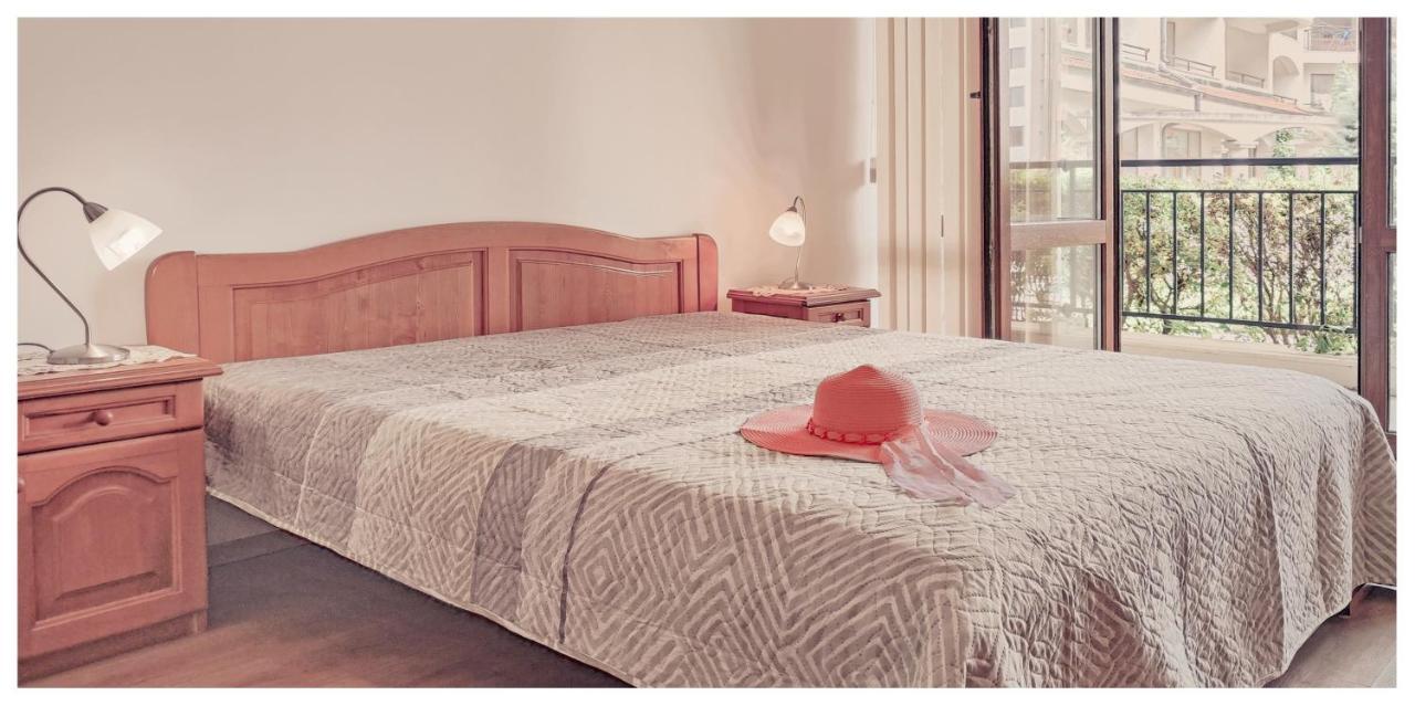 Chateau Del Mar Holiday Apartments Slântsjev Brjag Eksteriør bilde