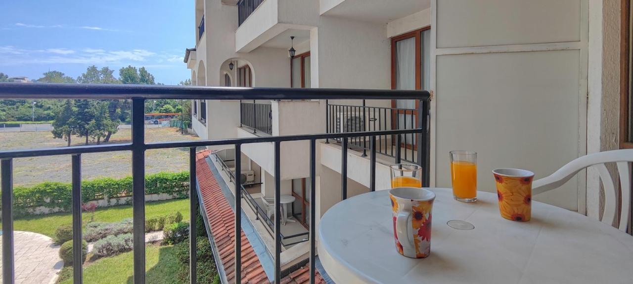 Chateau Del Mar Holiday Apartments Slântsjev Brjag Eksteriør bilde