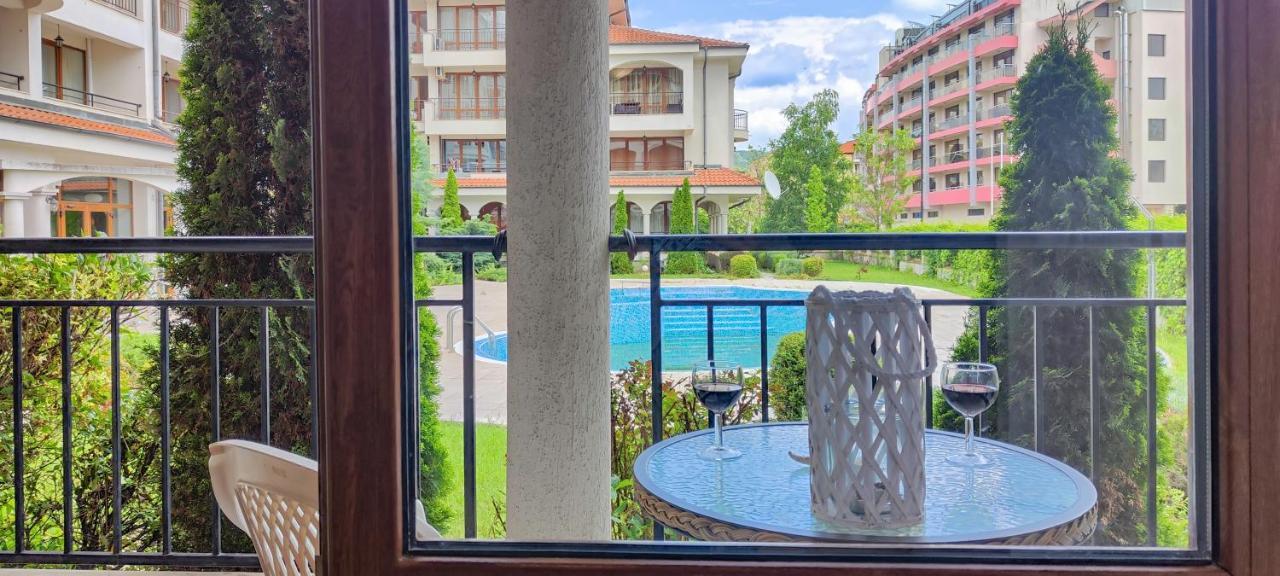 Chateau Del Mar Holiday Apartments Slântsjev Brjag Eksteriør bilde
