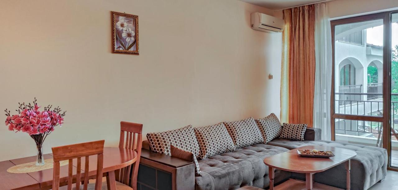 Chateau Del Mar Holiday Apartments Slântsjev Brjag Eksteriør bilde