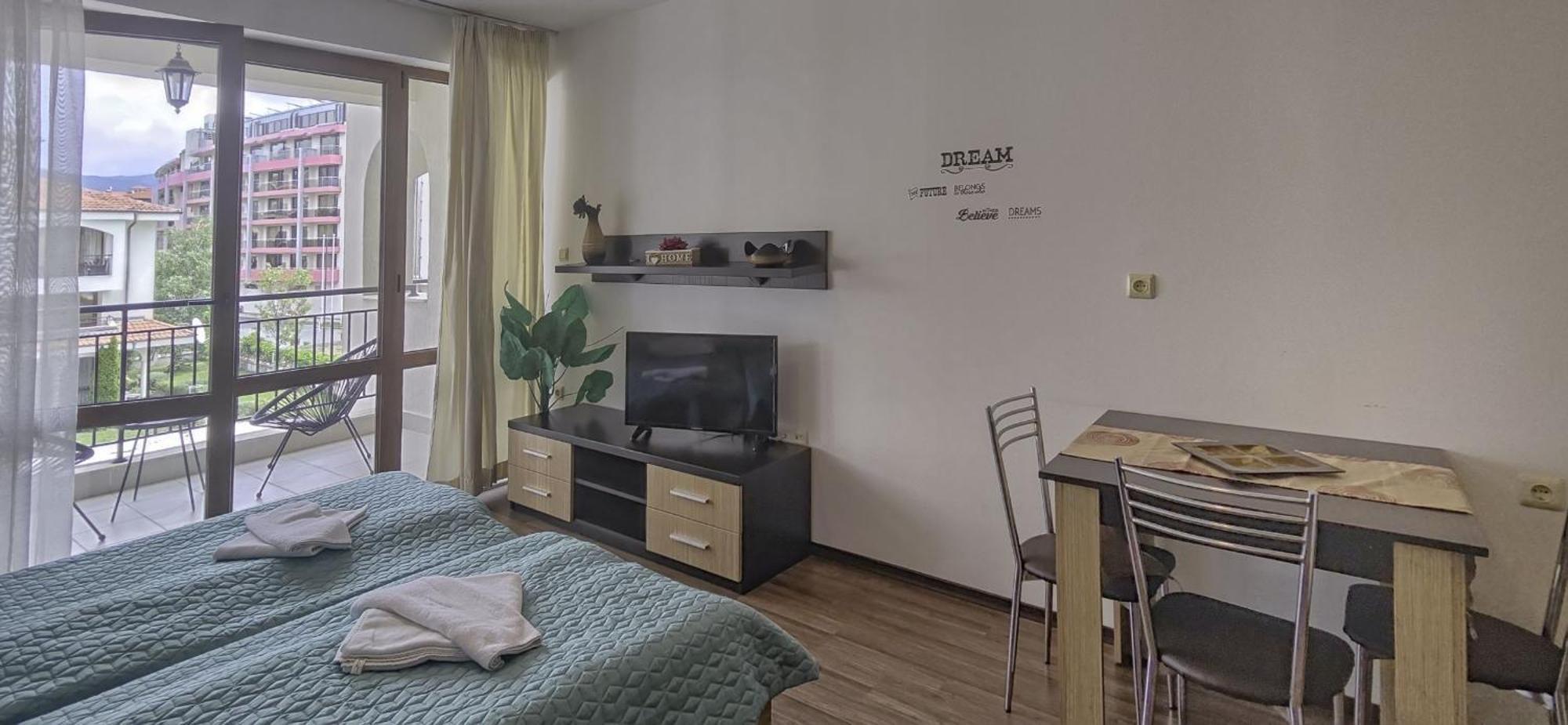 Chateau Del Mar Holiday Apartments Slântsjev Brjag Eksteriør bilde