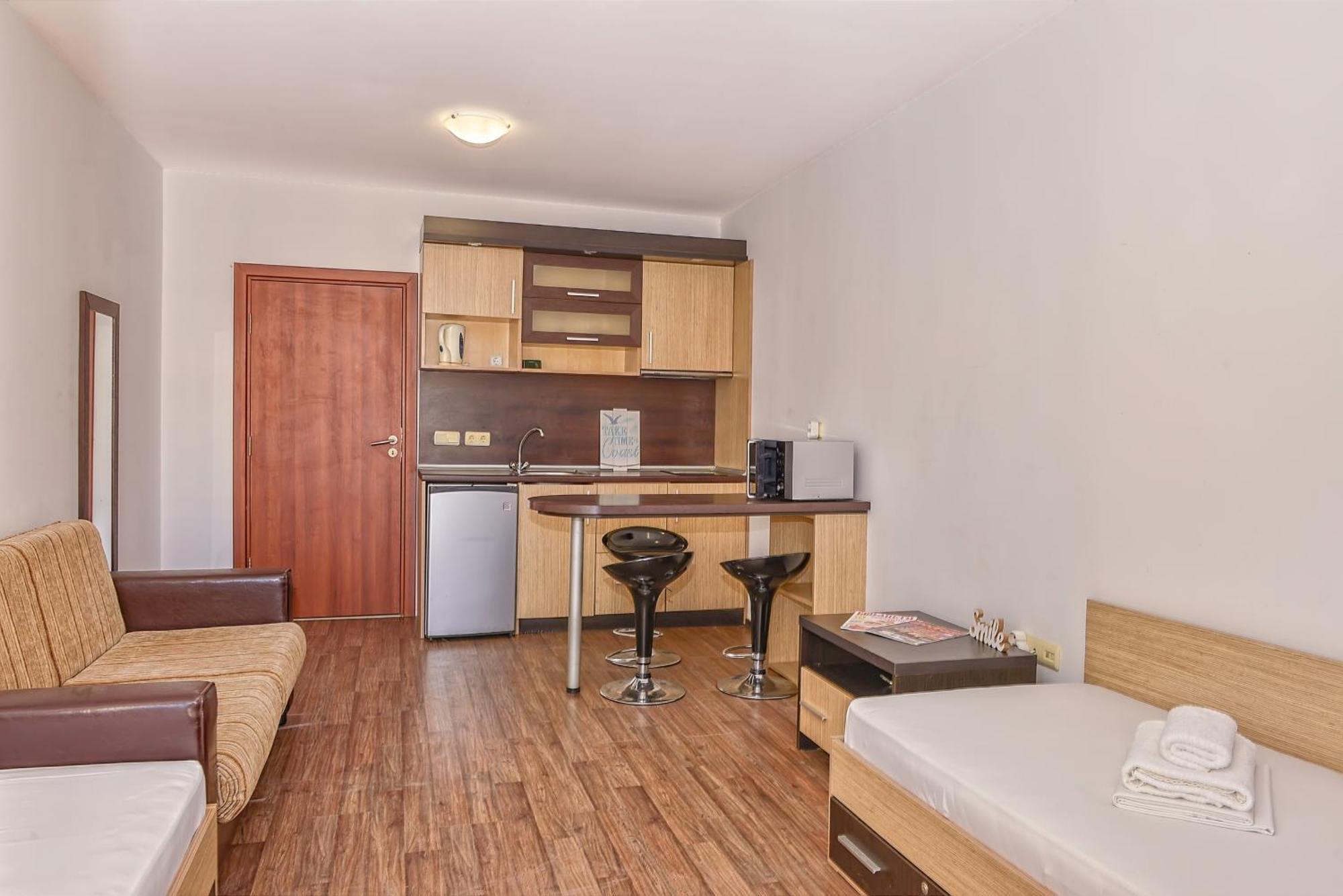 Chateau Del Mar Holiday Apartments Slântsjev Brjag Eksteriør bilde